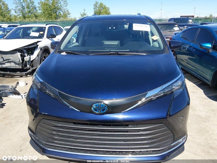 Toyota Sienna - 7