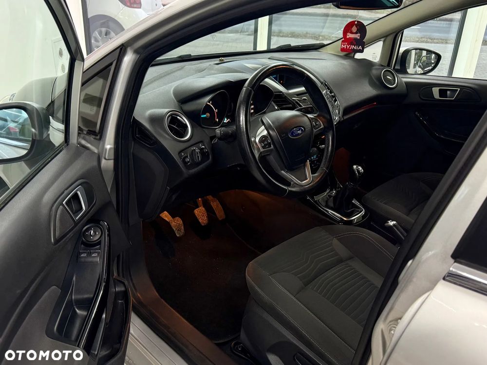 Ford Fiesta - 12