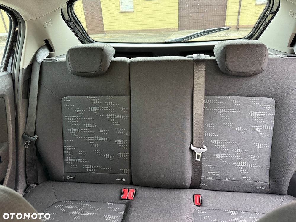 Opel Corsa 1.4 16V Satellite - 11