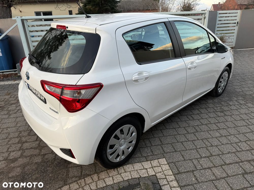 Toyota Yaris Hybrid 100 Active - 8
