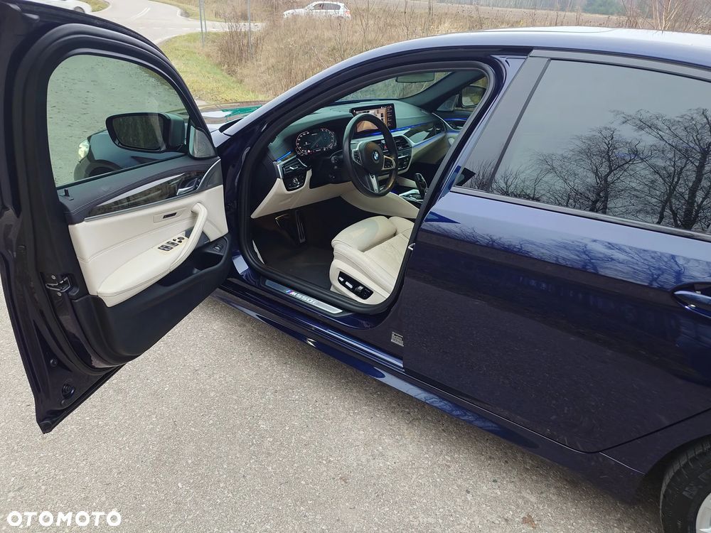 BMW Seria 5 M550i xDrive - 8