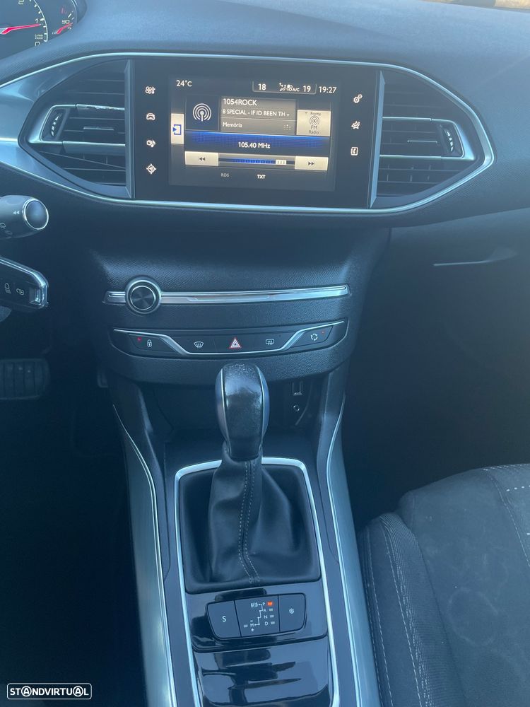 Peugeot 308 SW BlueHDi 120 EAT6 Stop & Start Active Business-Pack — fotografia 8