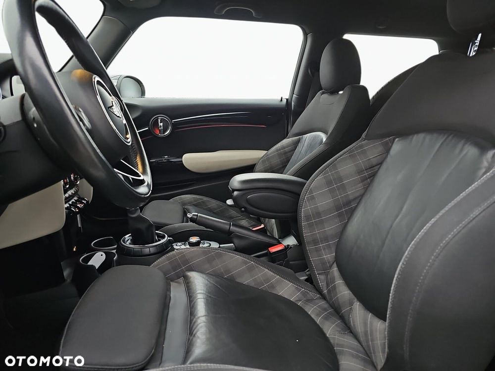 MINI Cooper Standard - 11