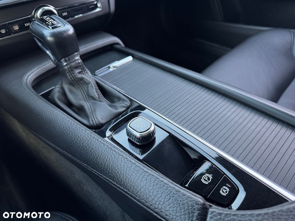 Volvo V90 D3 Geartronic Momentum Pro - 18