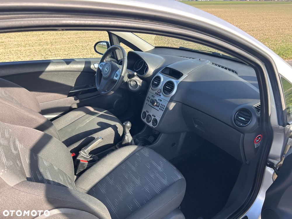 Opel Corsa 1.4 16V Satellite - 10