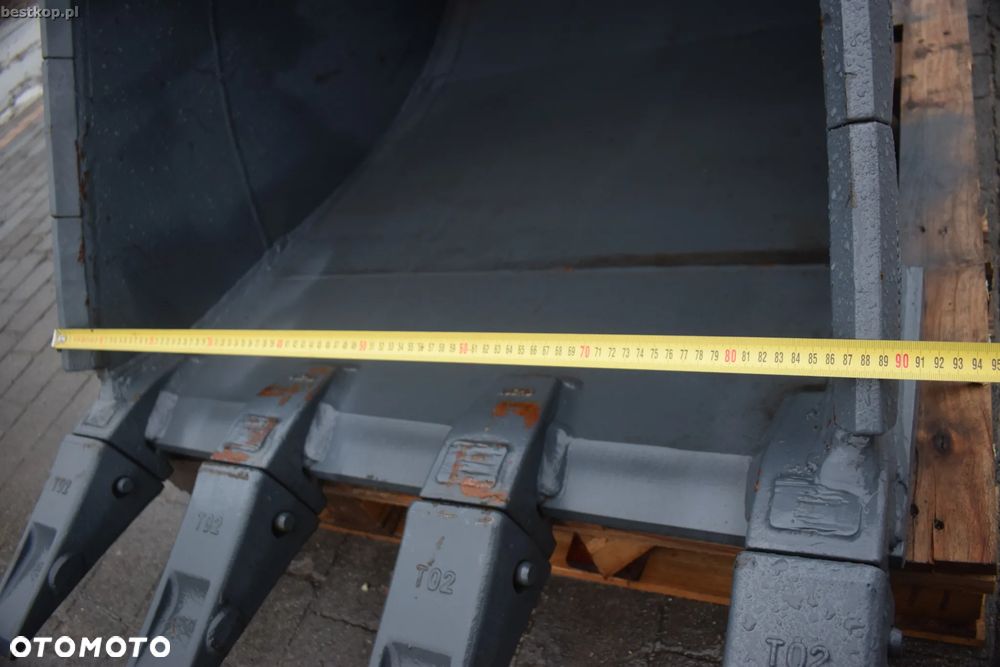 Wąska łyżka kopiąca z zębami 90 cm Strickland złącze typu Miller Ø80 - 8