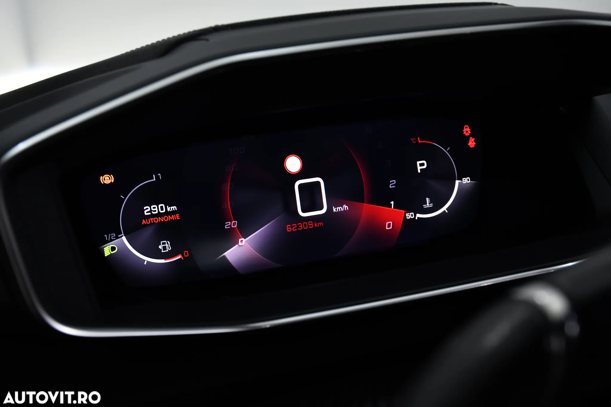 Peugeot 2008 PureTech 130 EAT8 GT Pack - 38