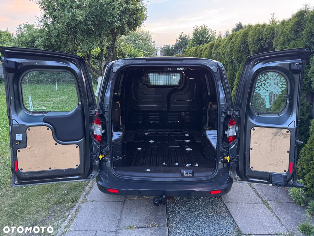 Ford Transit Courier - 10