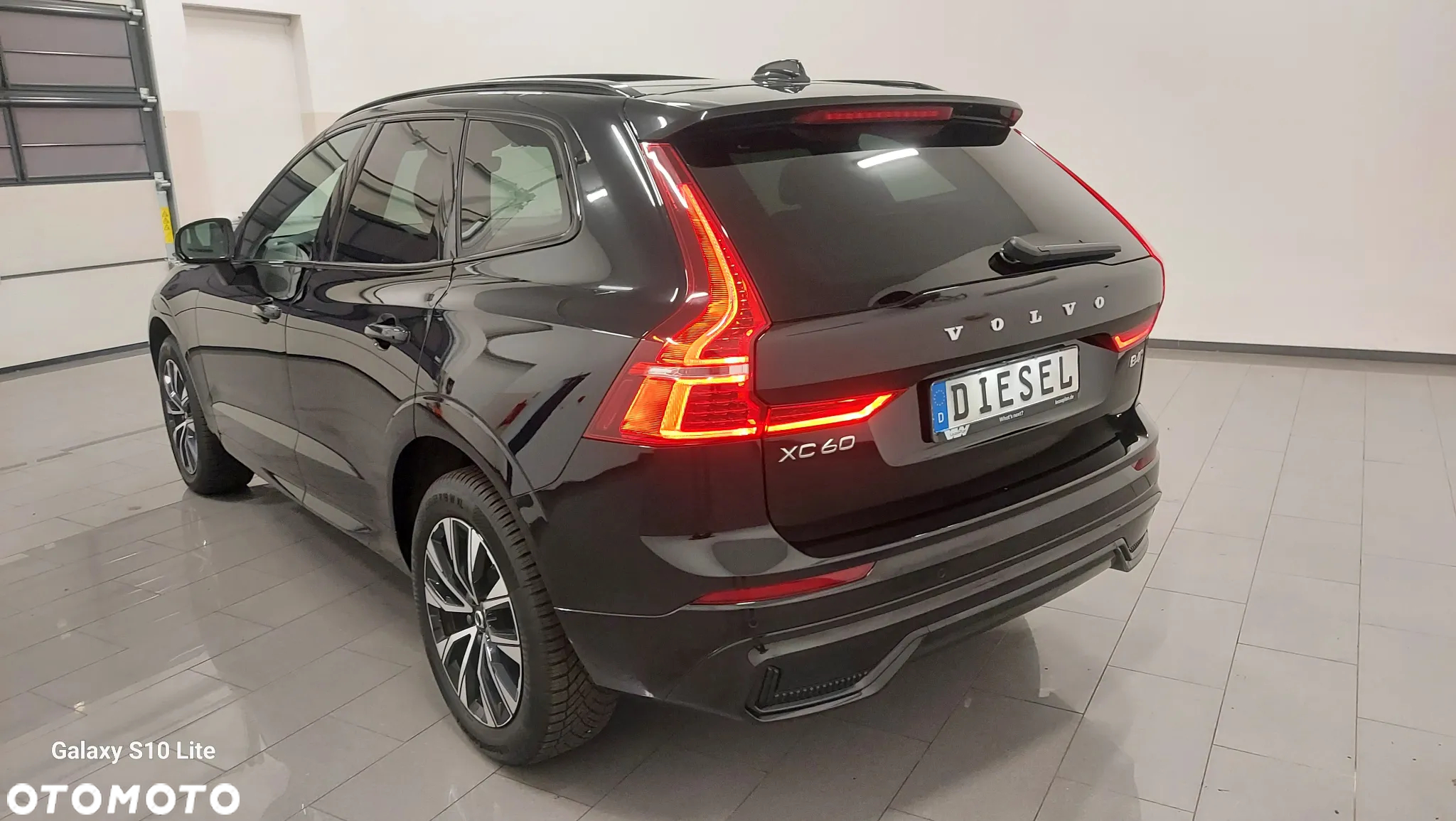 Volvo XC 60 B4 D AWD Plus Dark - 4