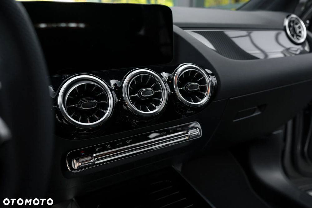 Mercedes-Benz GLA 200 AMG Line - 13