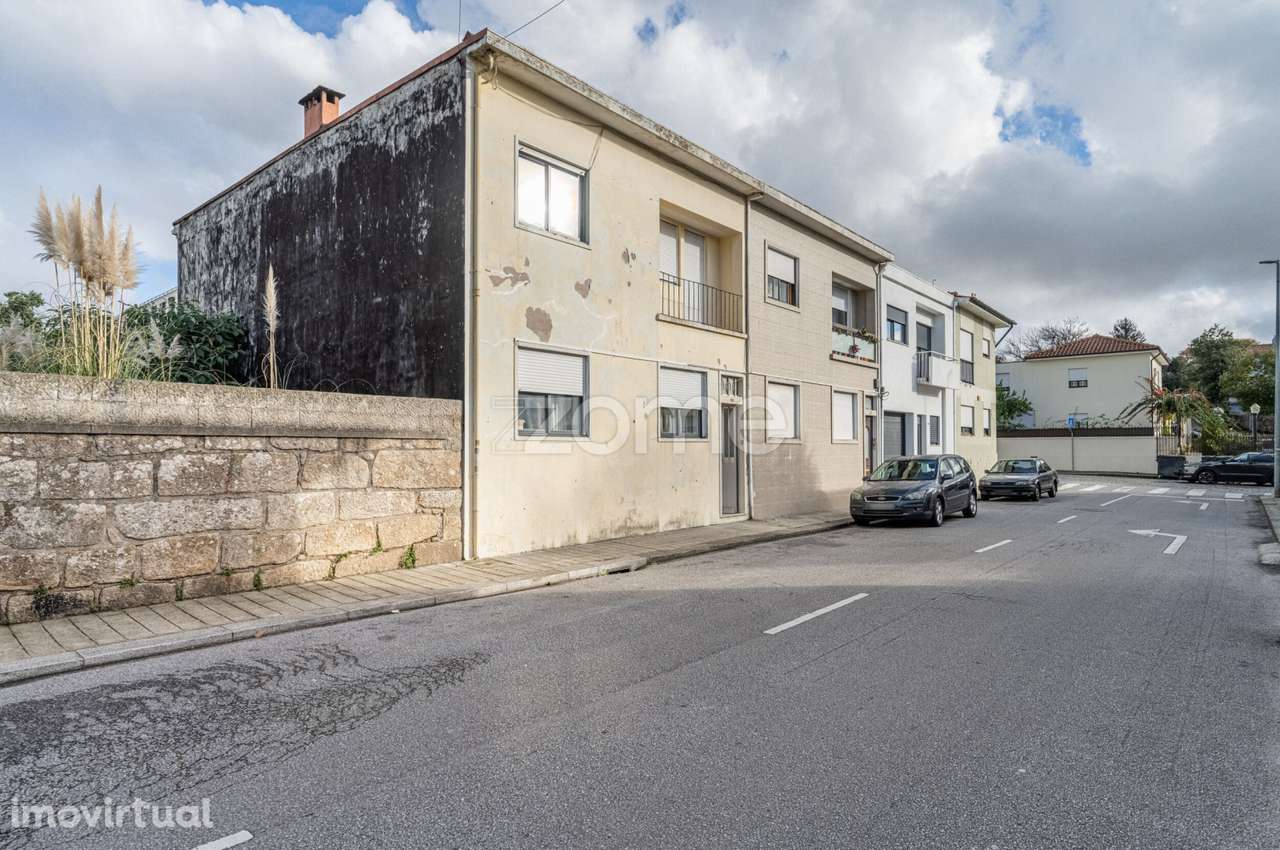 Moradia com duas habitações independentes ao Hospital São João e IS... - Grande imagem: 2/31