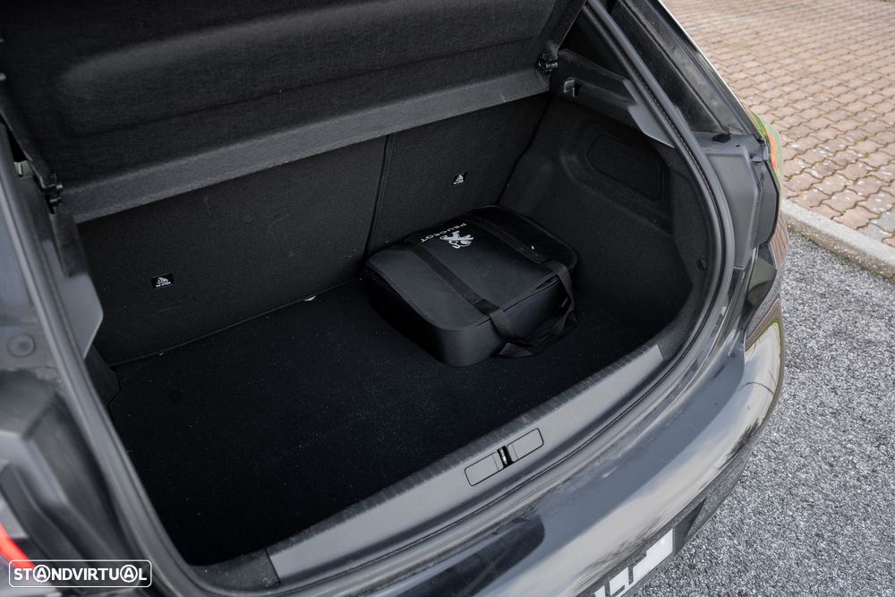 Peugeot e-208 GT - 15