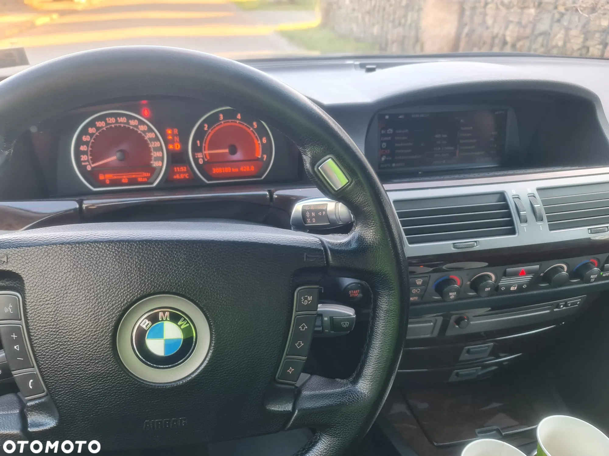 BMW Seria 7 745i - 18