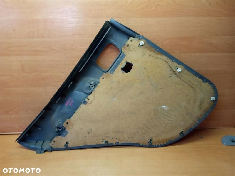 BOCZEK DRZWI PRAWY TYLNY TOYOTA RAV4 I 94 - 00 - 2