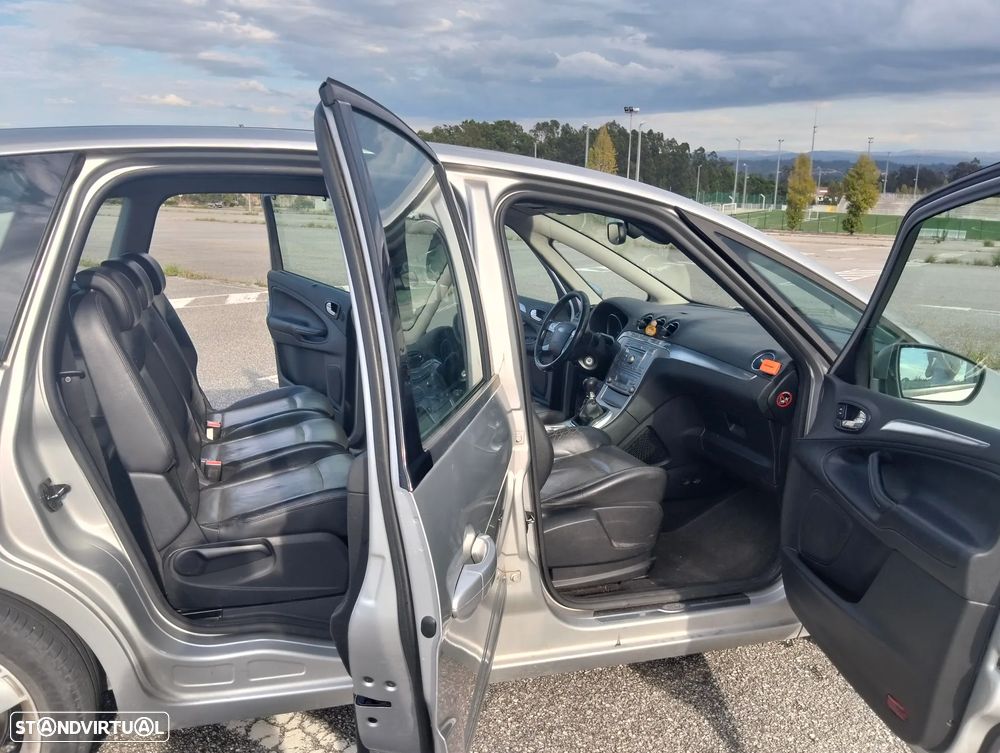Ford S-Max - 13