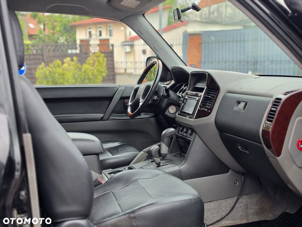 Mitsubishi Pajero - 9