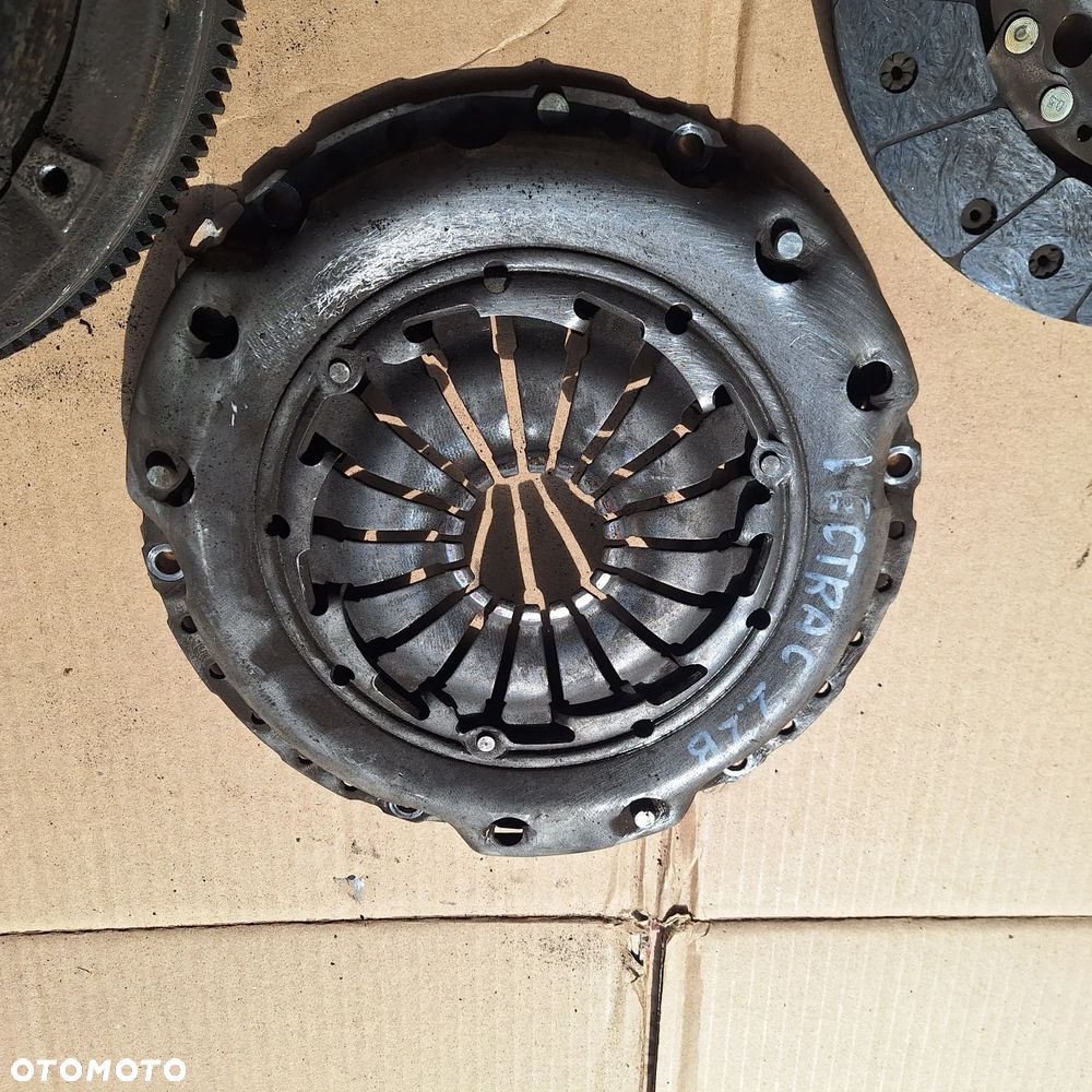 KOMPLETNE SPRZEGLO DWUMASA VECTRA C 2.2 B - 6