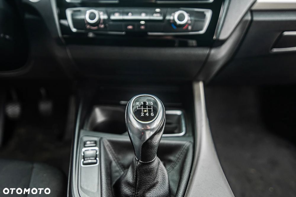 BMW Seria 1 116i - 16