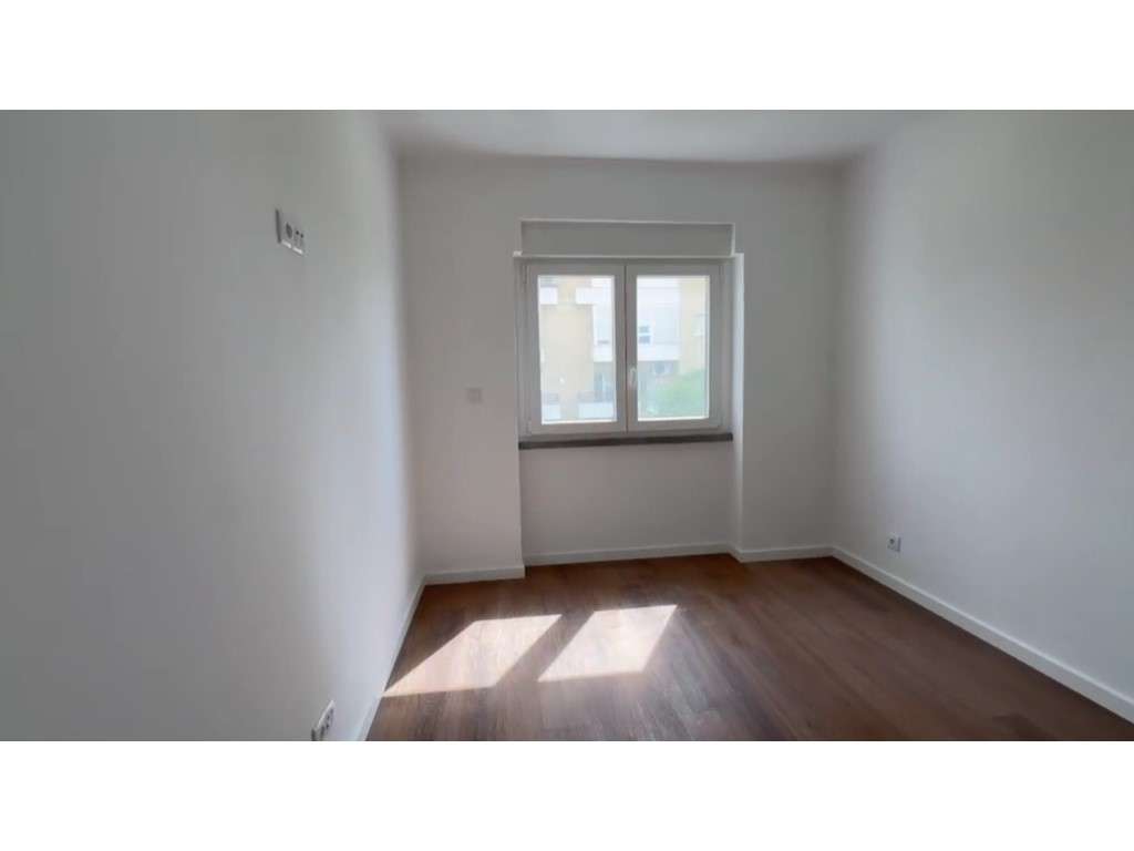 T2 Totalmente Remodelado | Excelente Localização na Amadora - Grande imagem: 5/25