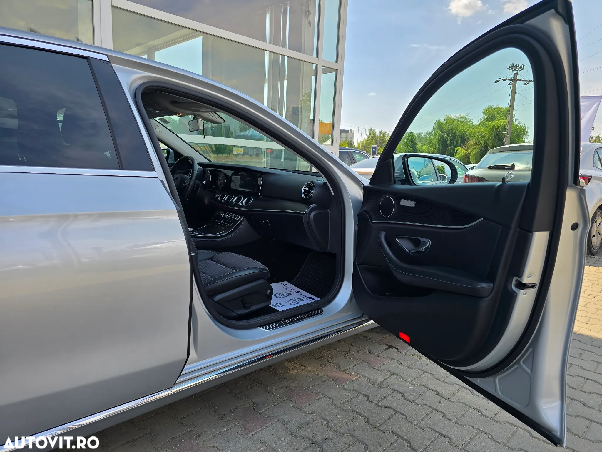 Mercedes-Benz E 200 4Matic 9G-TRONIC - 9