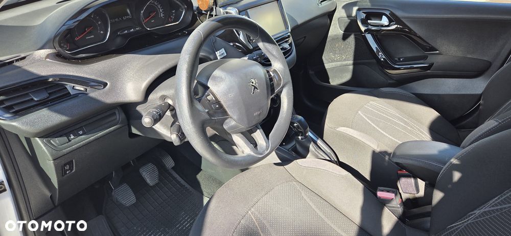 Peugeot 208 - 6