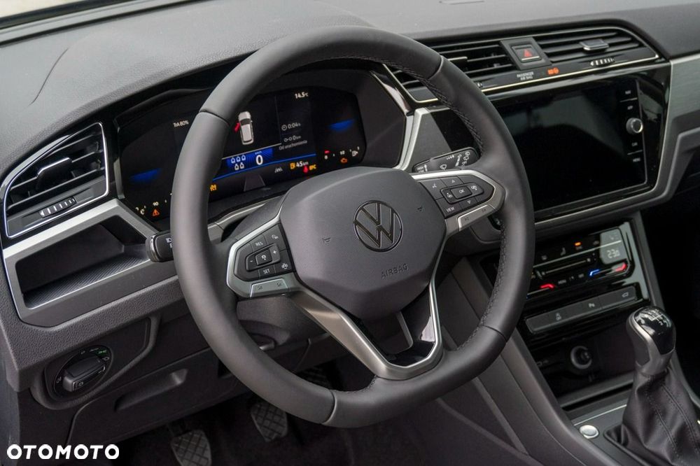 Volkswagen Touran - 11