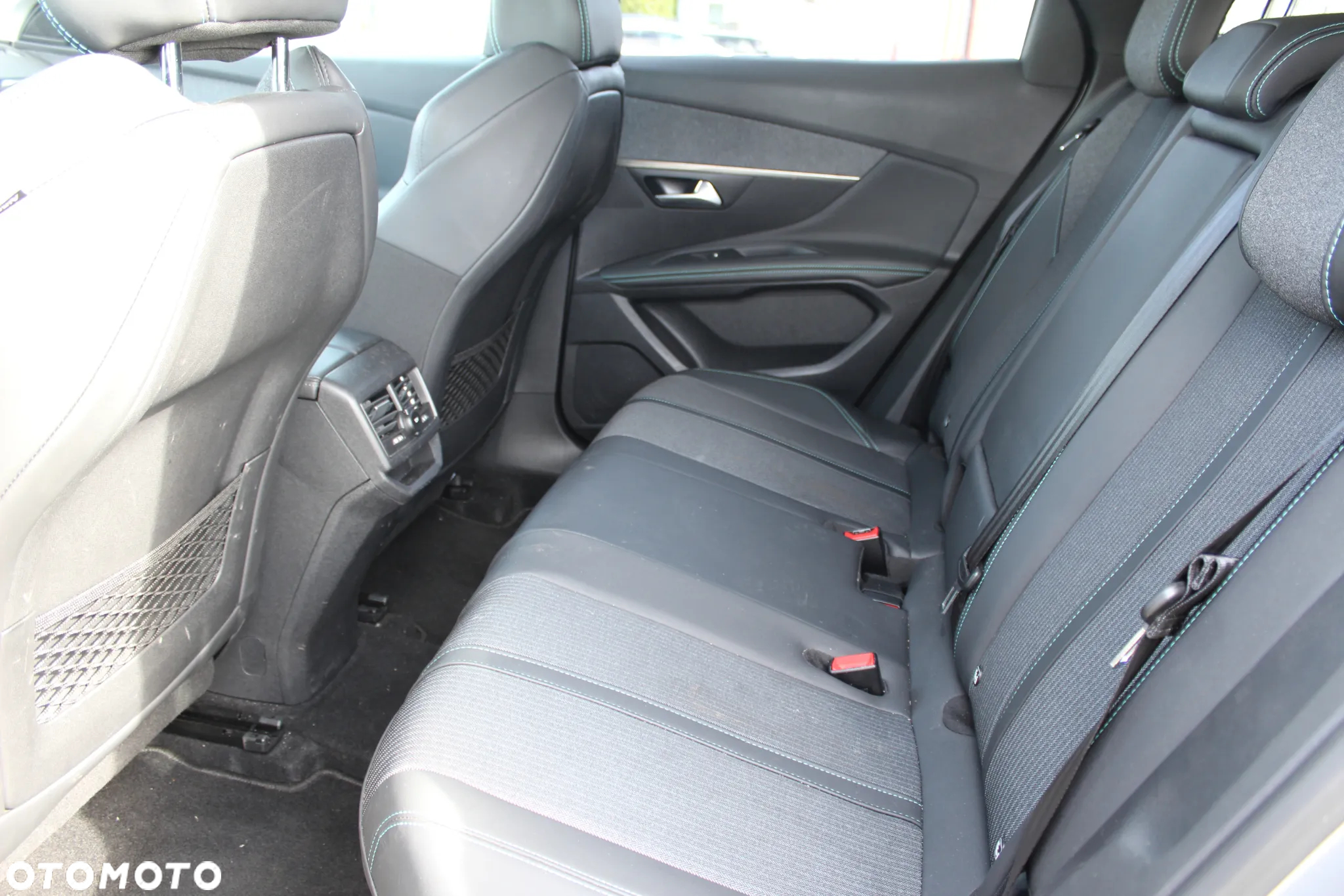 Peugeot 3008 1.2 PureTech Allure S&S EAT8 - 11