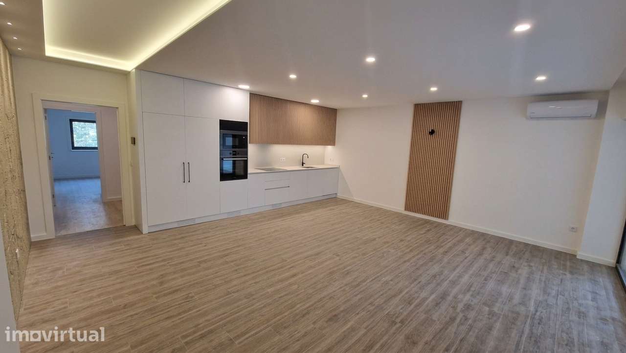 Apartamento T2 na Rua Doutor Francisco Machado Owen - Grande imagem: 2/22