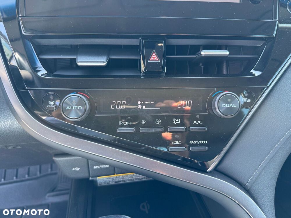 Toyota Camry 2.5 Hybrid Executive CVT - 24