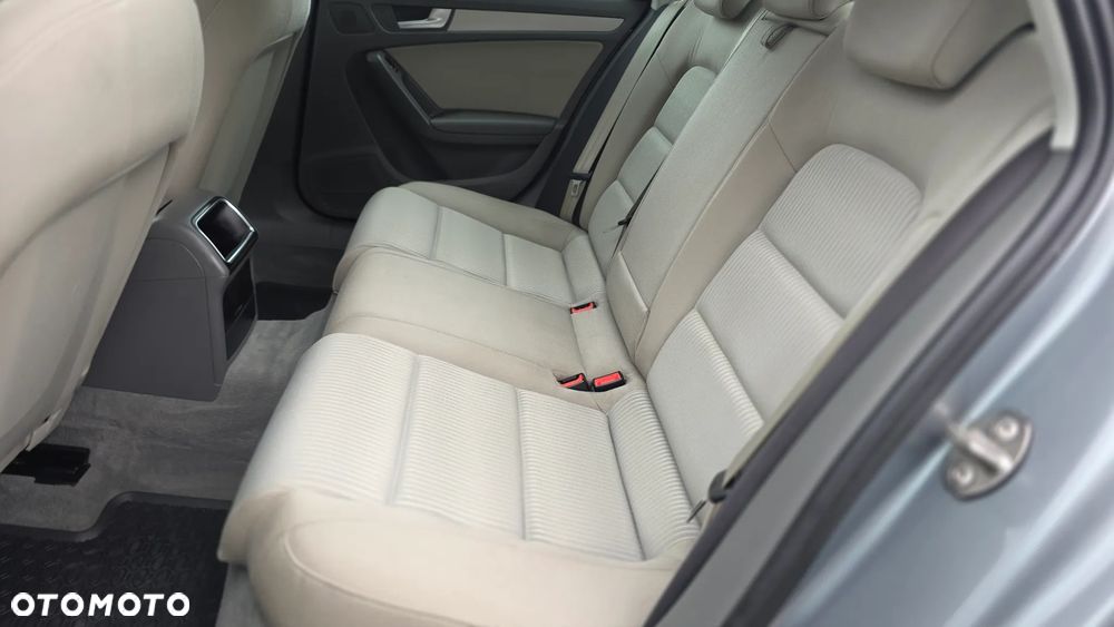 Audi A4 Limousine - 8