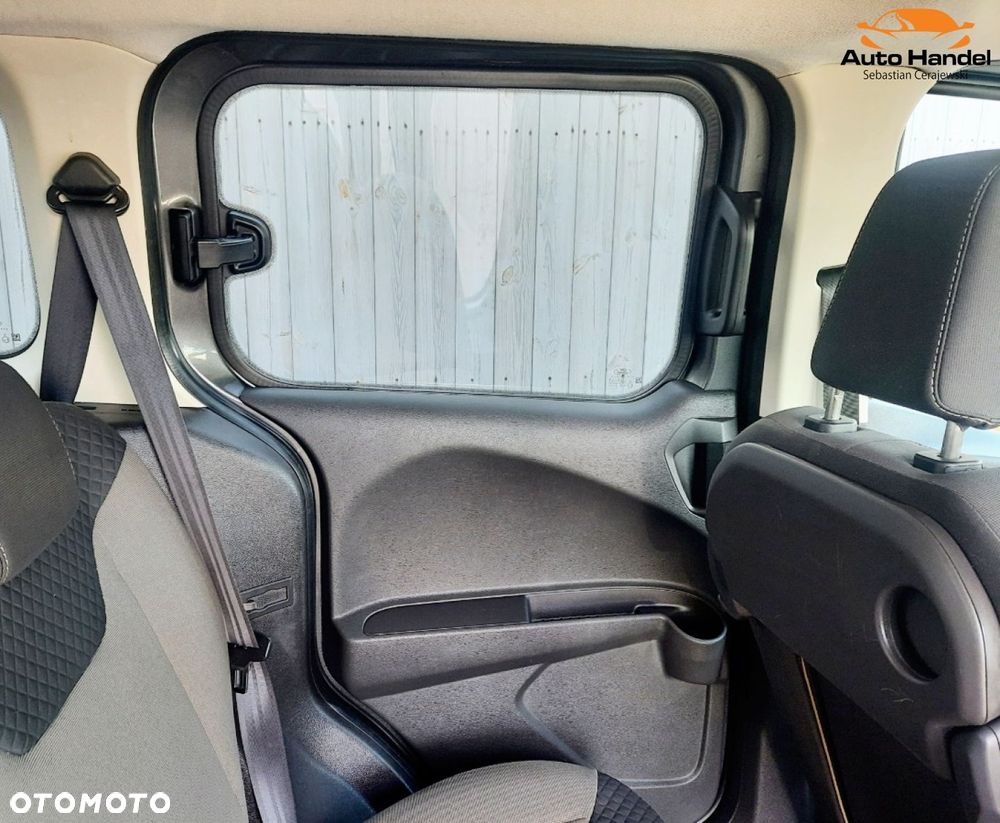 Ford Tourneo Courier - 33