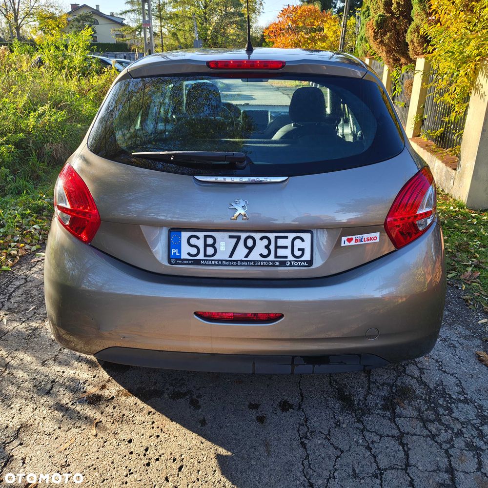 Peugeot 208 - 5