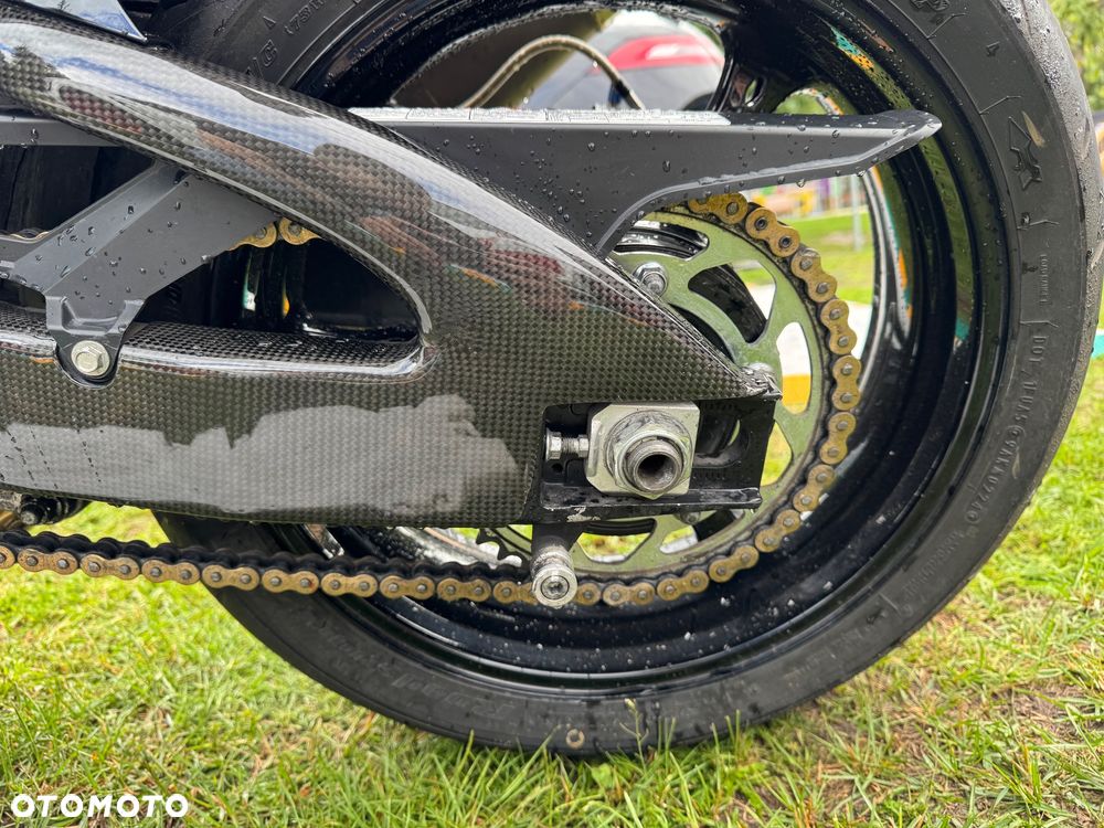 Suzuki GSX-R - 24