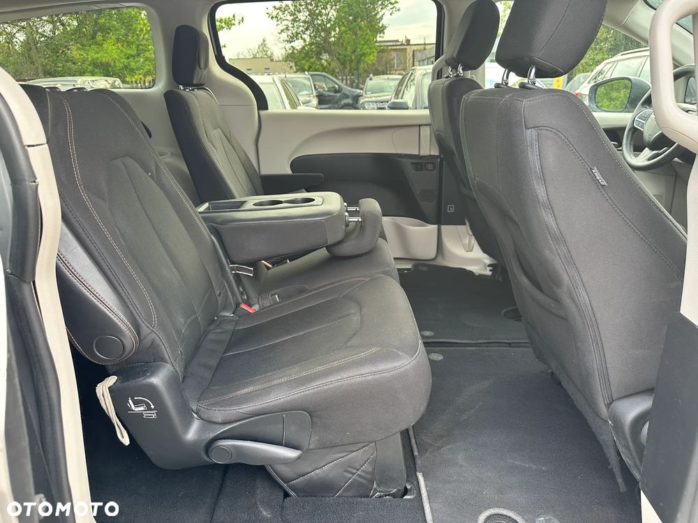 Chrysler Pacifica - 33