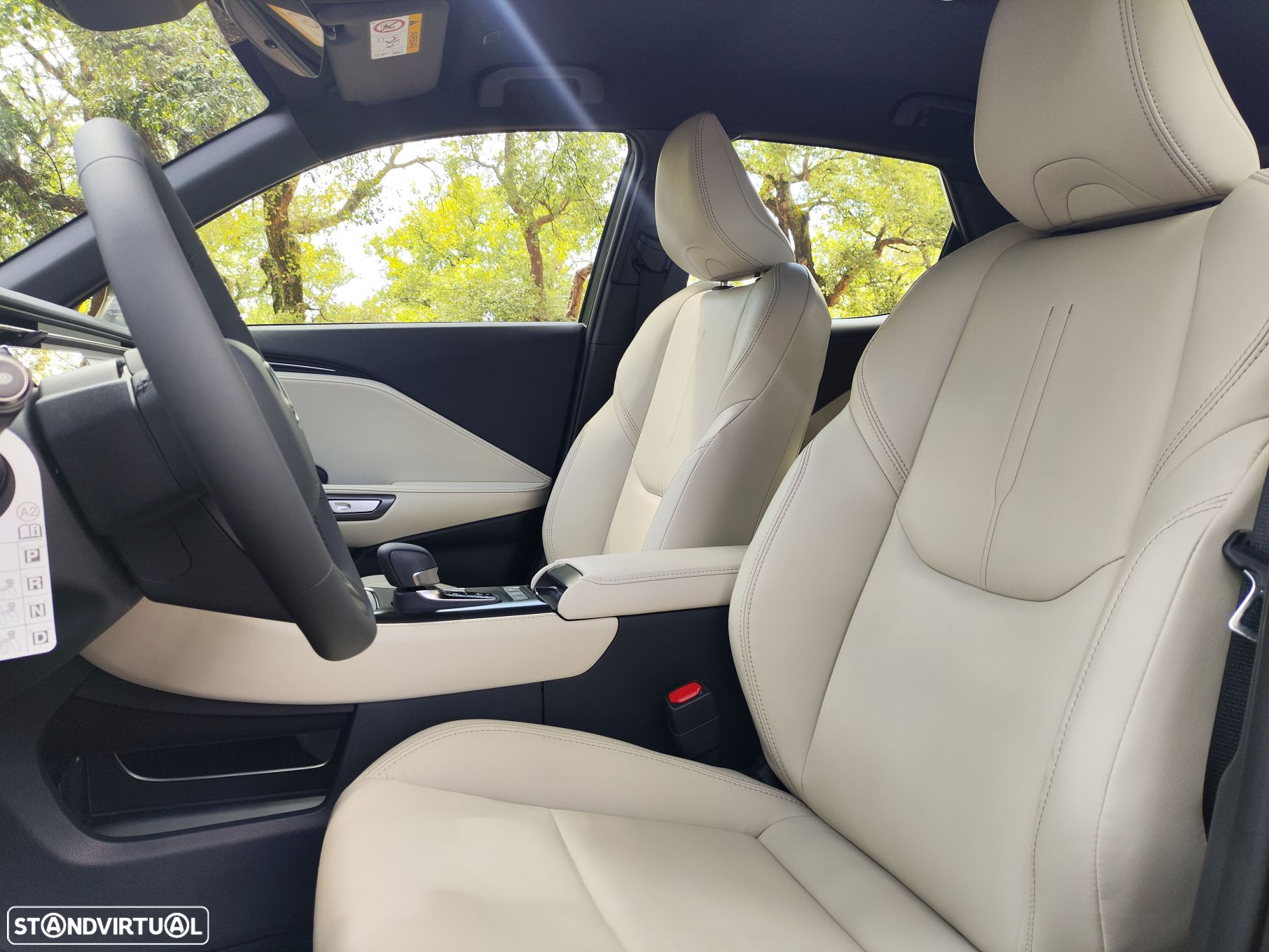 Lexus LBX Elegant - 13