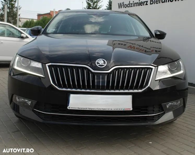 Skoda Superb ver-combi-2-0-tdi-dsg-style - 2