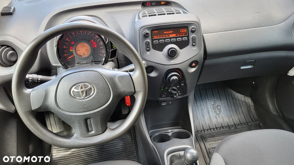 Toyota Aygo x - 16