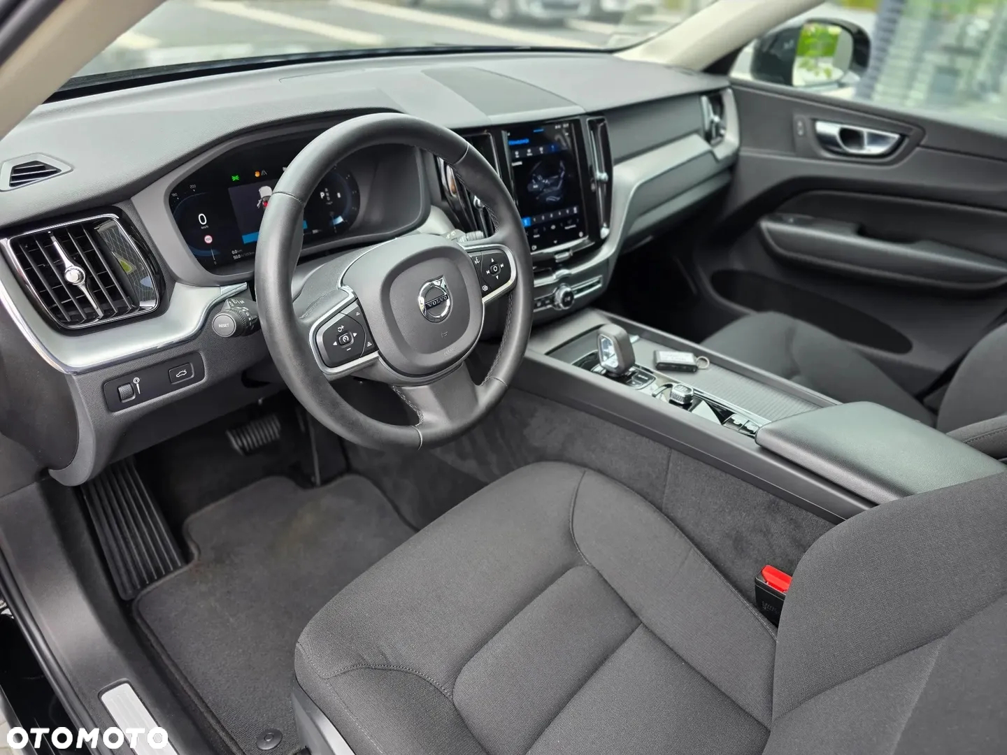 Volvo XC 60 D4 Momentum Pro - 17