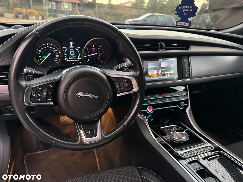 Jaguar XF - 27