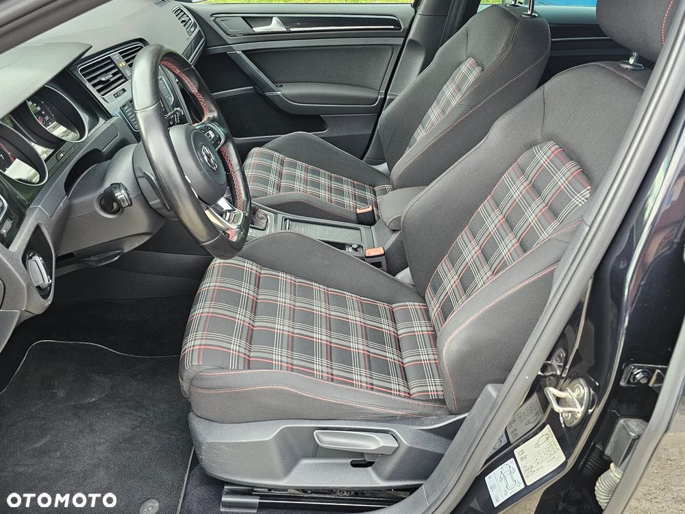 Volkswagen Golf - 17