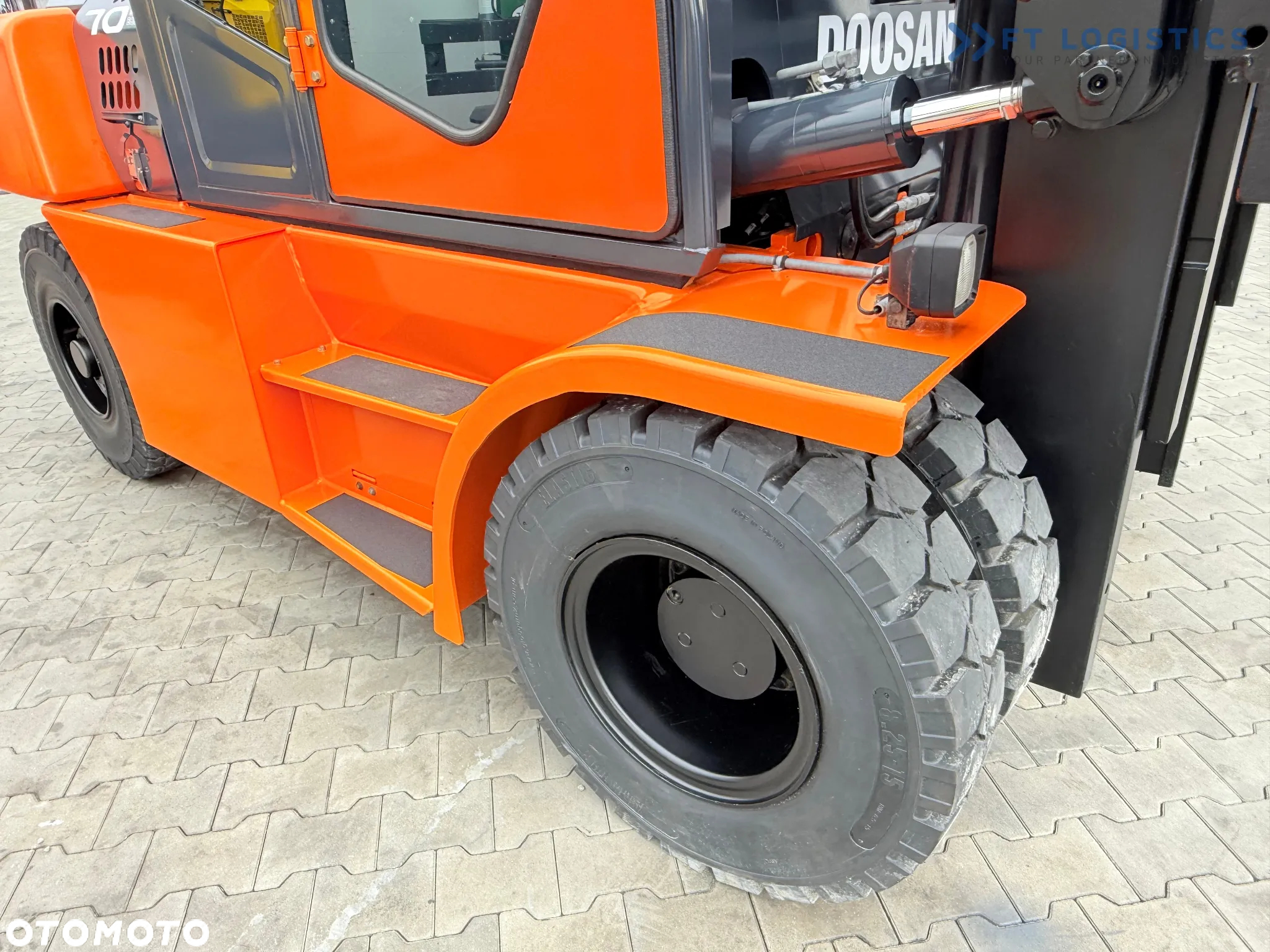 Doosan DOOSAN_DUPLEX-3000MM_PRZESUW-BOCZNY_POZYCJONER_WIDŁY-2500MM_7000KG_KABINA_JAK-NOWY - 24