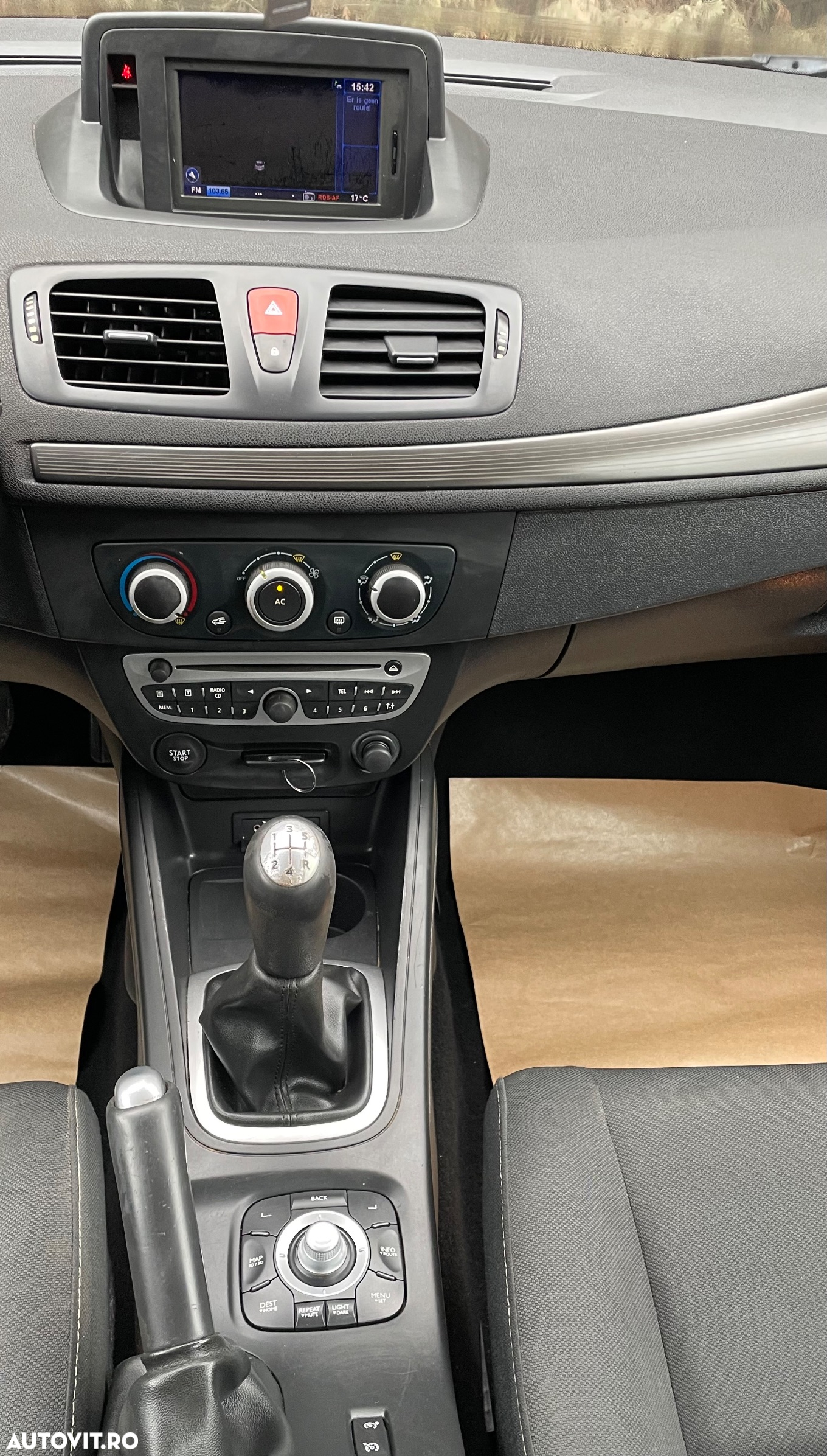 Renault Megane ENERGY dCi 110 Start & Stop LIMITED - 8