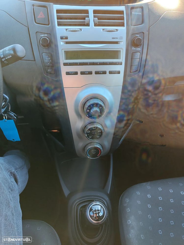 Toyota Yaris 1.4 D-4D Comfort - 8