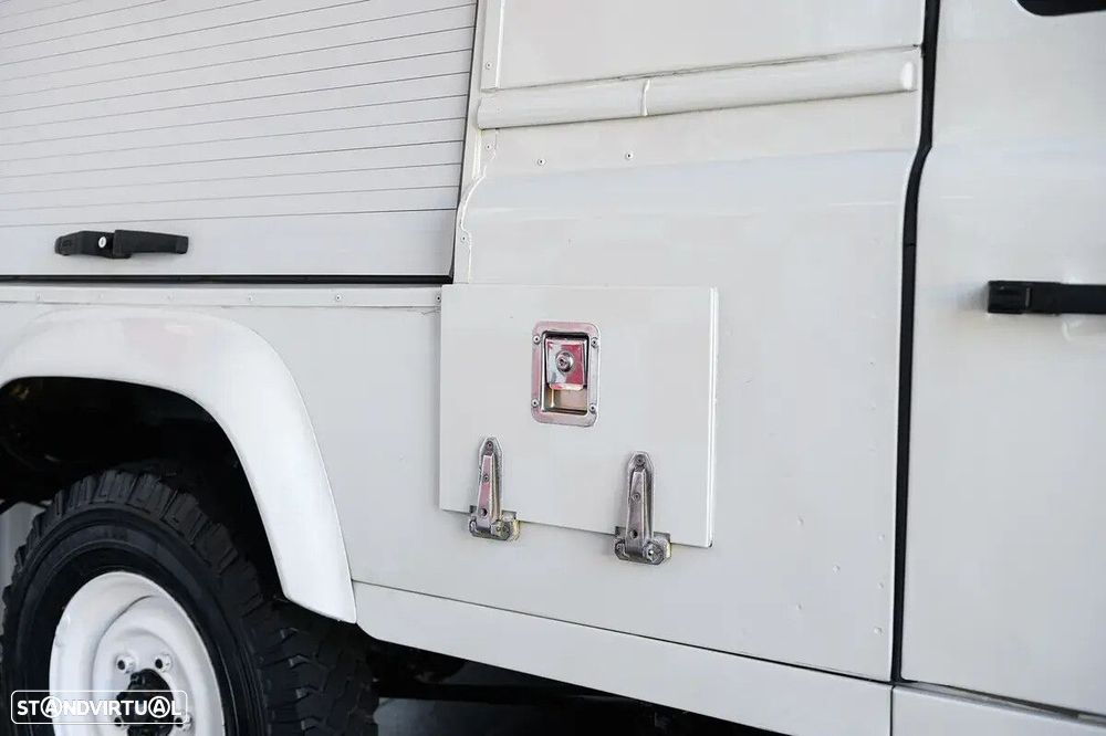 Land Rover Defender 110 2.5 Td5 E - 23