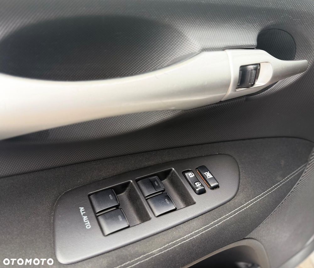 Toyota Auris 1.33 VVT-i Terra Start - 17