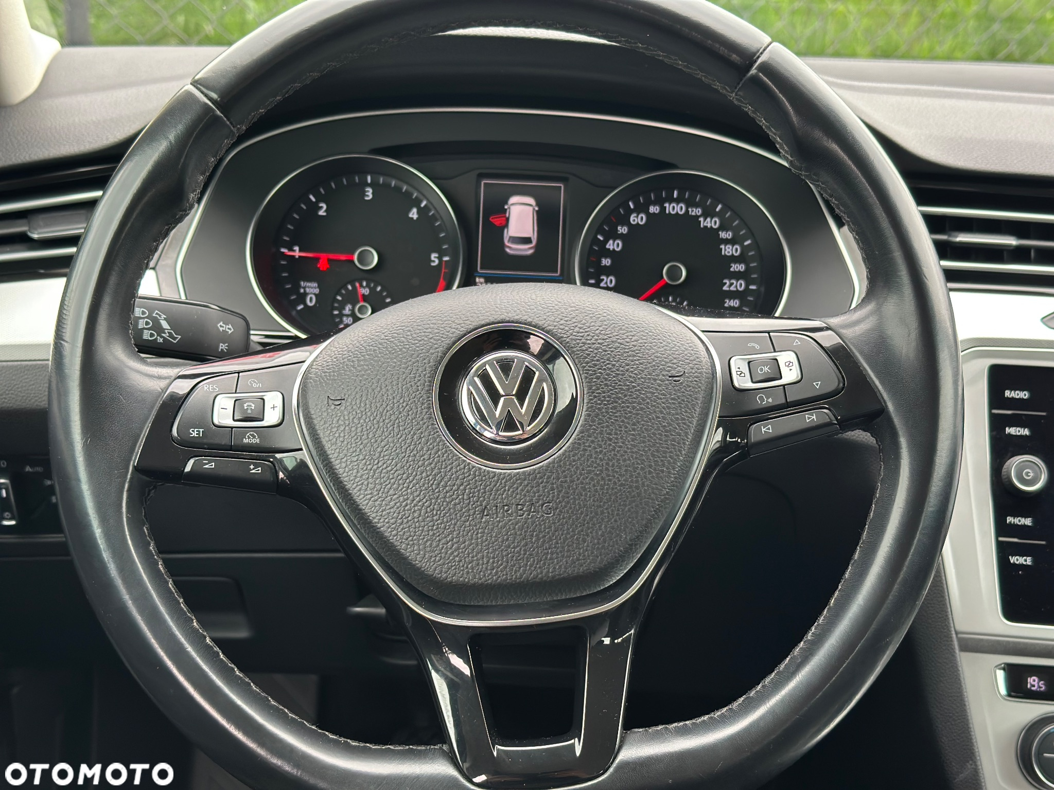 Volkswagen Passat Variant 2.0 TDI (BlueMotion Technology) Highline - 16