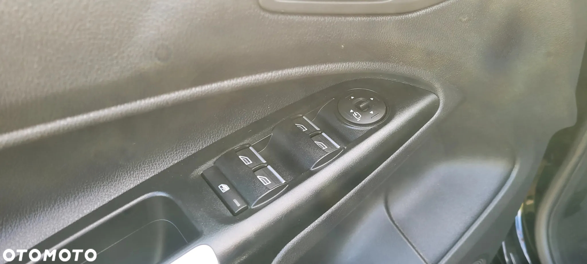 Ford Tourneo Connect Grand - 17