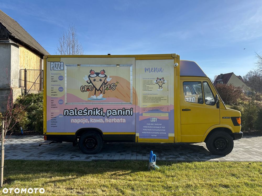 Mercedes Benz 308D - 12