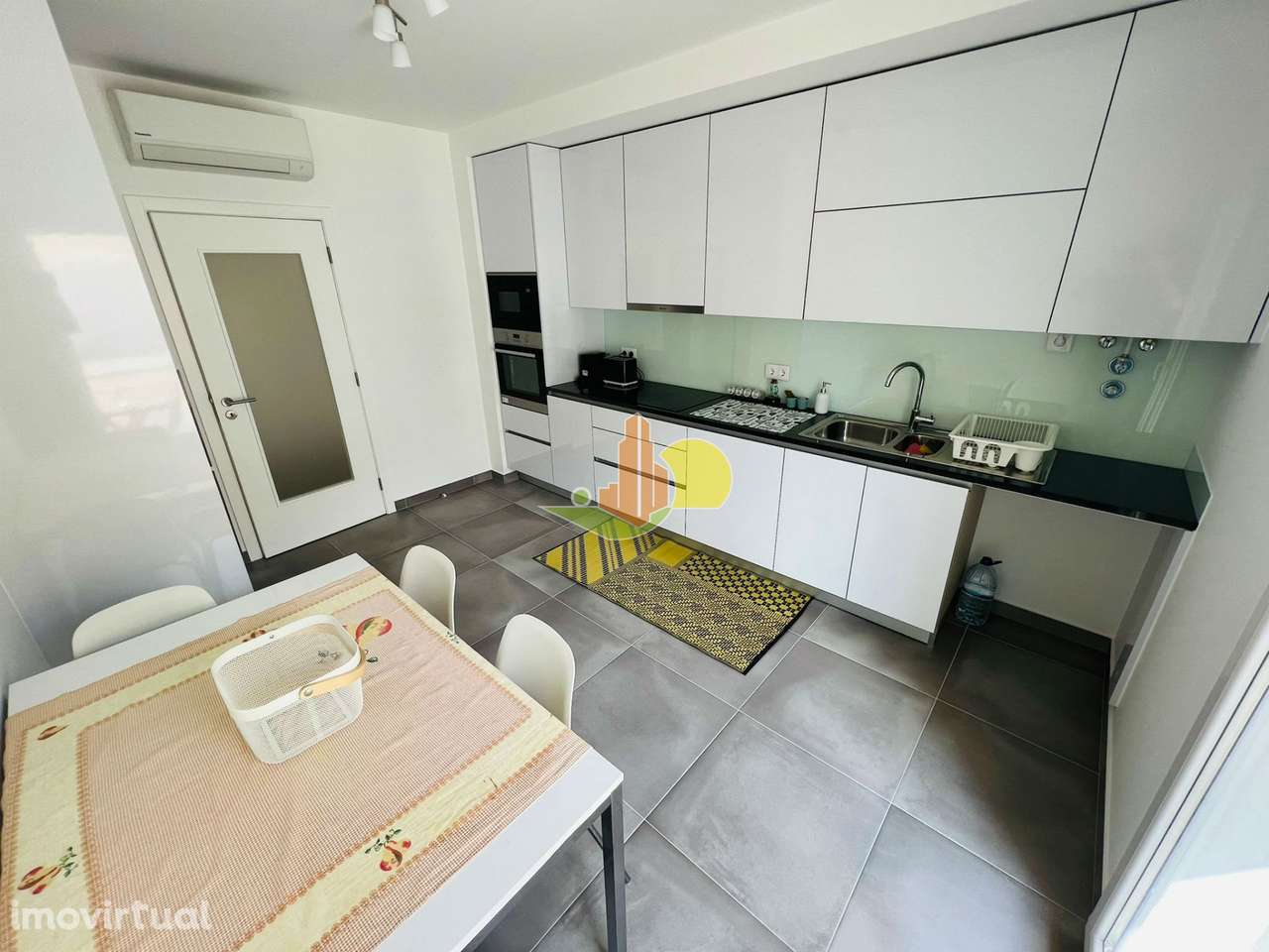 T2 c/ Garagem - Condomínio c/ Piscina - Grande imagem: 2/30