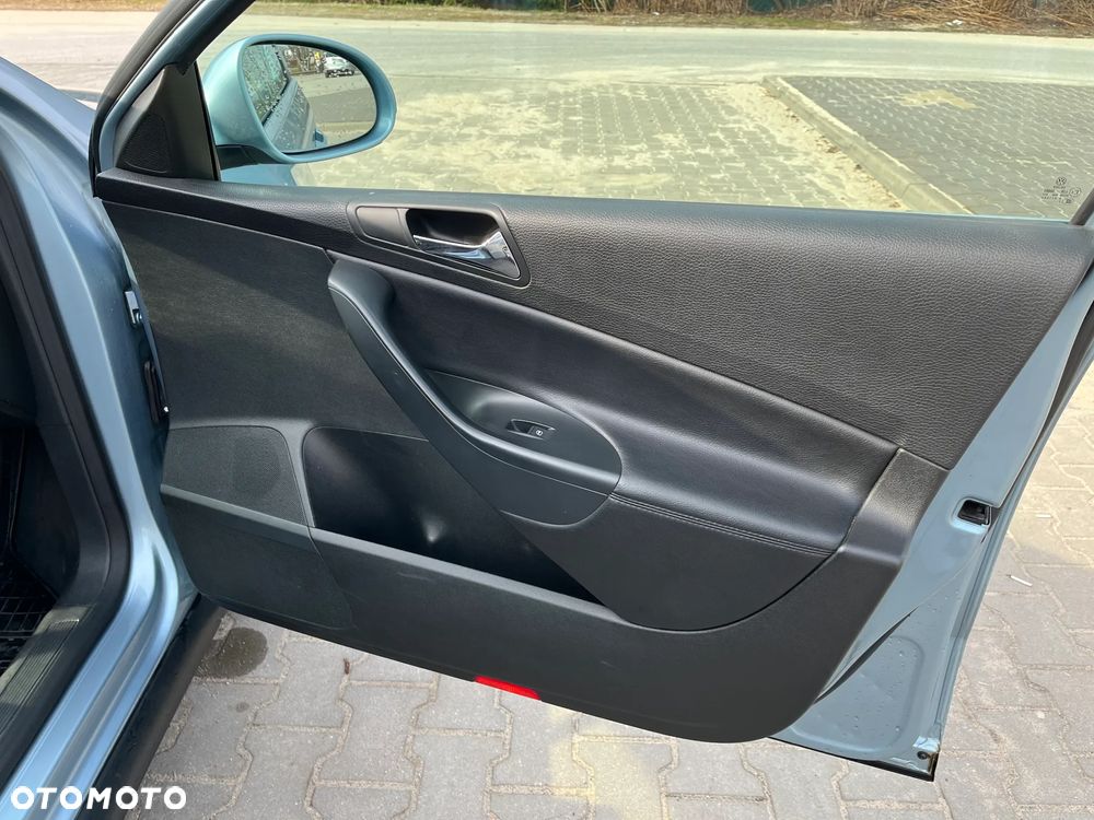 Volkswagen Passat 2.0 TDI DSG Highline - 17
